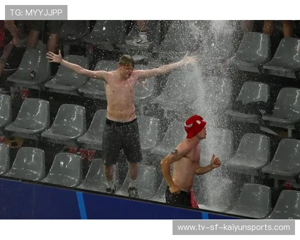 多特蒙德主帅与球迷对骂风波引发热议：足球场上的矛盾与共鸣